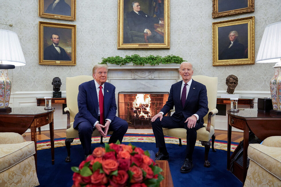 Президентът на САЩ Джо Байдън <a href="https://www.dnevnik.bg/sviat/2024/11/13/4702832_trump_i_baidun_si_obeshtaha_gladko_predavane_na/" target="_blank">се срещна</a> с новоизбрания президент Доналд Тръмп в Овалния кабинет на Белия дом във Вашингтон след изборите на 5 ноември, САЩ.