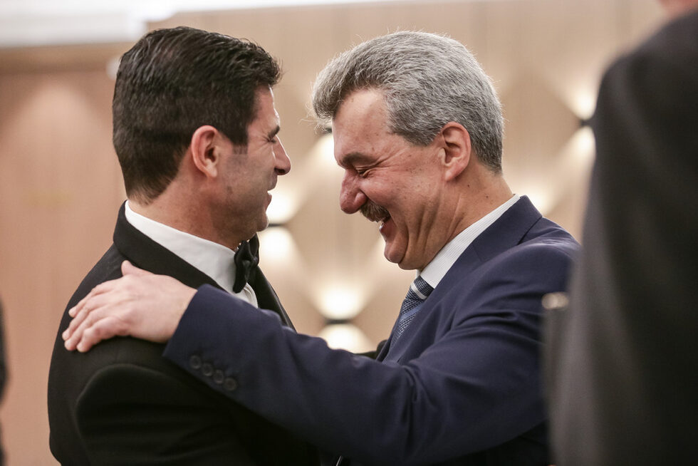 Настоящият шеф на БФС Георги Иванов лично посрещна бившия президент на "Левски" Тодор Батков.