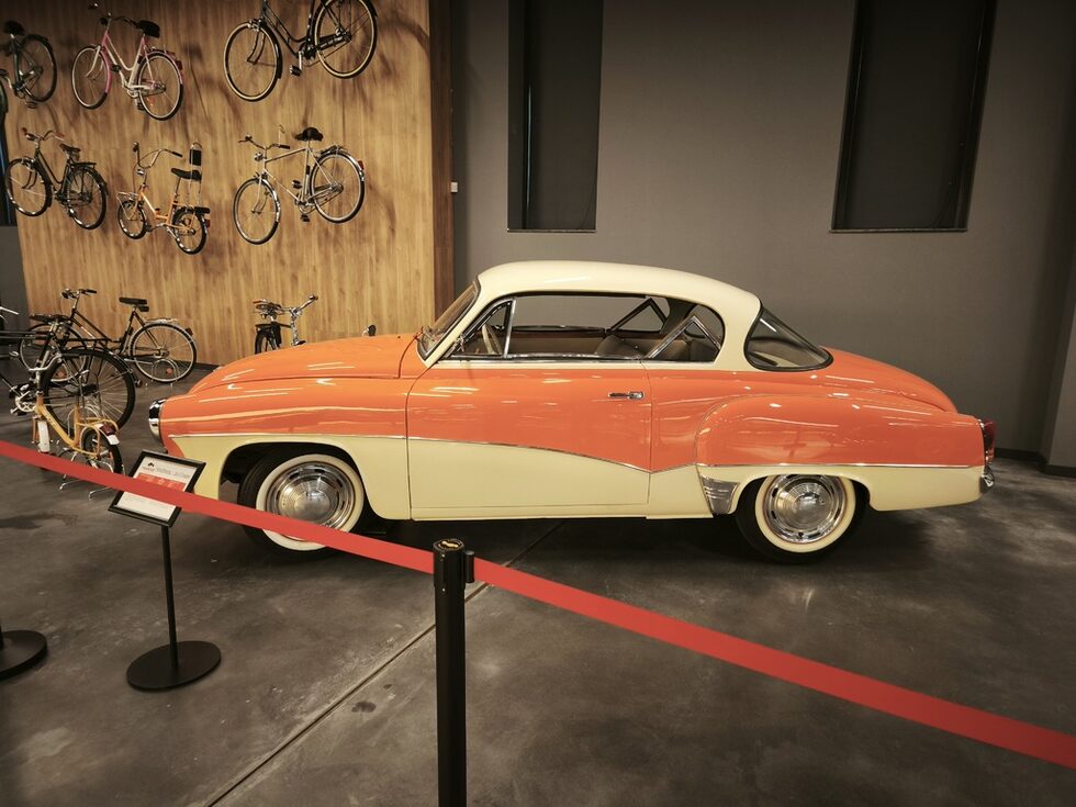 Wartburg 311 Coupe се задвижва от 0.9 литров двутактов двигател.