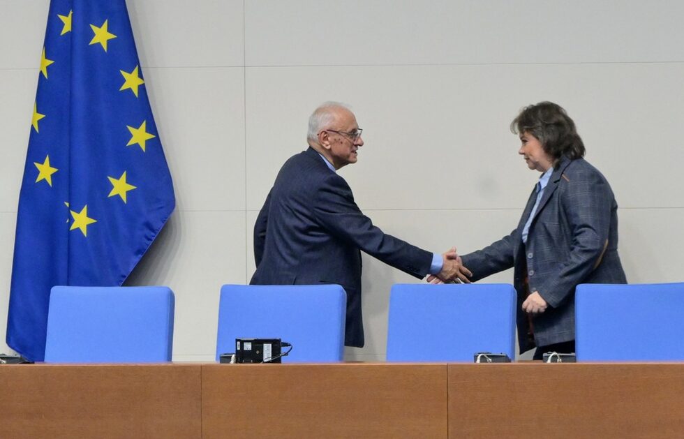 Приключи на 6 декемвр<a href="https://www.dnevnik.bg/politika/2024/12/06/4713525_pregovori_v_ledena_epoha_deputatite_otnovo_tursiat/?ref=home_mainStory" target="_blank">и с избора на преподавателя по право Наталия Киселова (БСП) за председател.</a>