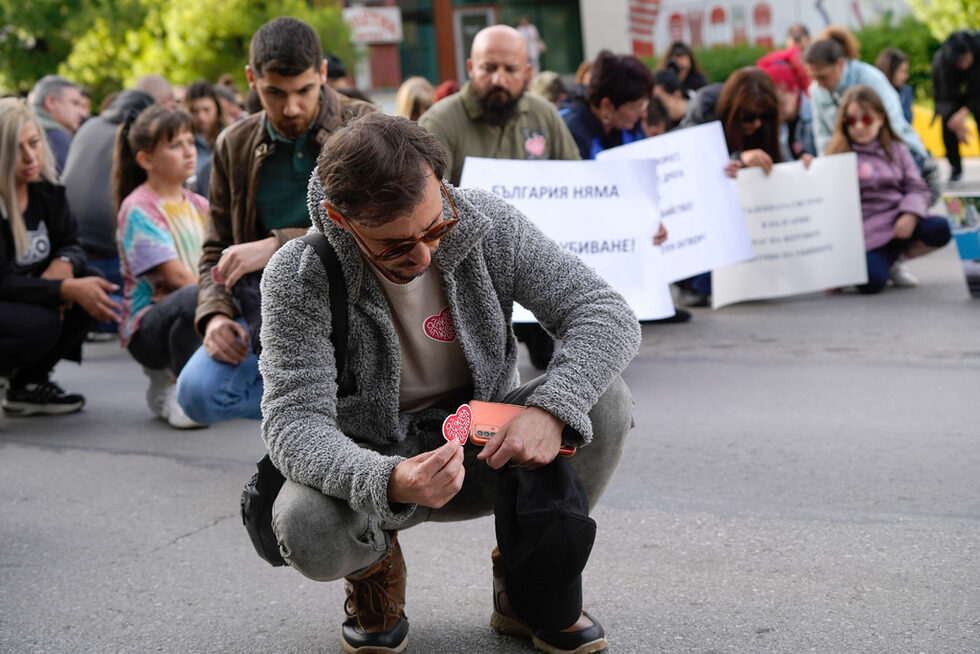 През юли родители и близки на загинали при катастрофи се събраха на протест на кръстовището на столичния бул. "Сливница" и ул. "Русе", където на 8 май 2023 г. при пресичане на пешеходна пътека бяха прегазени Анна-Мария Малчева и Явор Стоянов от Адриан Антонов. Софийският градски съд <a href="https://www.dnevnik.bg/bulgaria/2024/07/04/4647622_mladejut_predizvikal_katastrofa_s_dve_jertvi_na_bul/" target="_blank">го призна</a> за виновен и му наложи 6 години затвор.