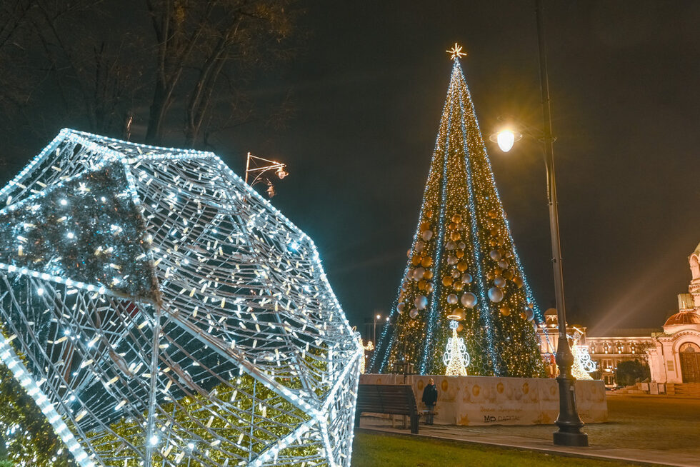 Фотогалерия: Коледната украса на София