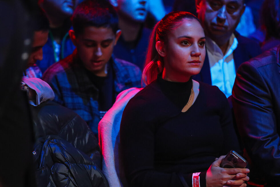 Олимпийската шампионка по карате Ивет Горанова бе сред VIP гостите в зала "Арена 8888 София" за мача.