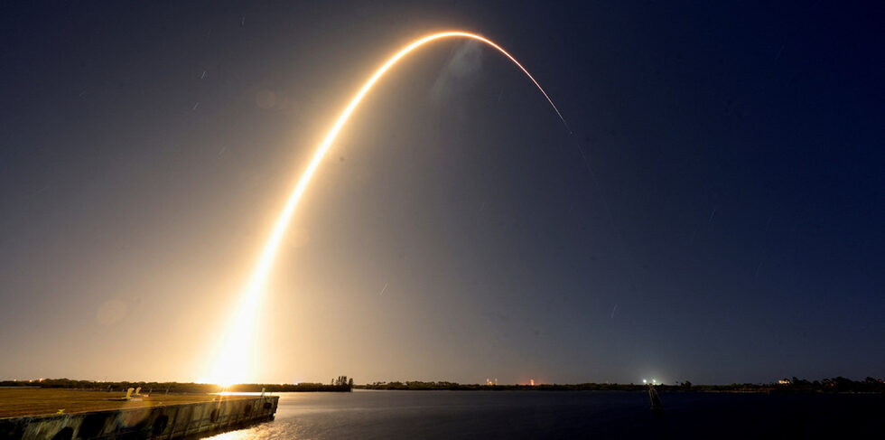 Изстрелването на ракетата Falcon 9 на SpaceX от космическия център "Кенеди". Тя носи лунния модул Blue Ghost на Firefly Aerospace като основен полезен товар и модула Resilience на японската компания ispace като втори полезен товар, Флорида, САЩ.