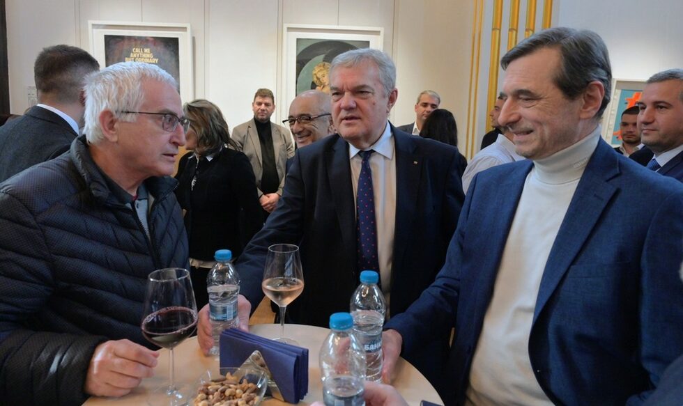 Председателят на проруската партия АБВ Румен Петков (в средата) и президентът на синдиката КТ "Подкрепа" Димитър Манолов (вдясно). Основателят на "Подкрепа" Константин Тренчев, чийто наследник е Манолов, беше сред учредителите на СДС през 1989 г.