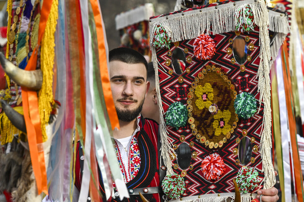Фотогалерия: "Сурва" - магията на маскарадните игри в Перник