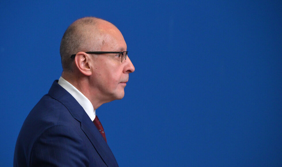 <a href="https://www.dnevnik.bg/politika/2025/01/24/4733998_vlizam_za_da_vurna_smisula_v_bsp_sergei_stanishev_se/" target="_blank">"Влизам в състезанието за председател, за да върна смисъла и политиката в БСП", каза бившият лидер на БСП и претендент за нов мандат начело на партията Сергей Станишев. </a>На пресконференция той представи официално кандидатурата си за председател след 13 години начело на партията и още 11 като президент на Партията на европейските социалисти (ПЕС).