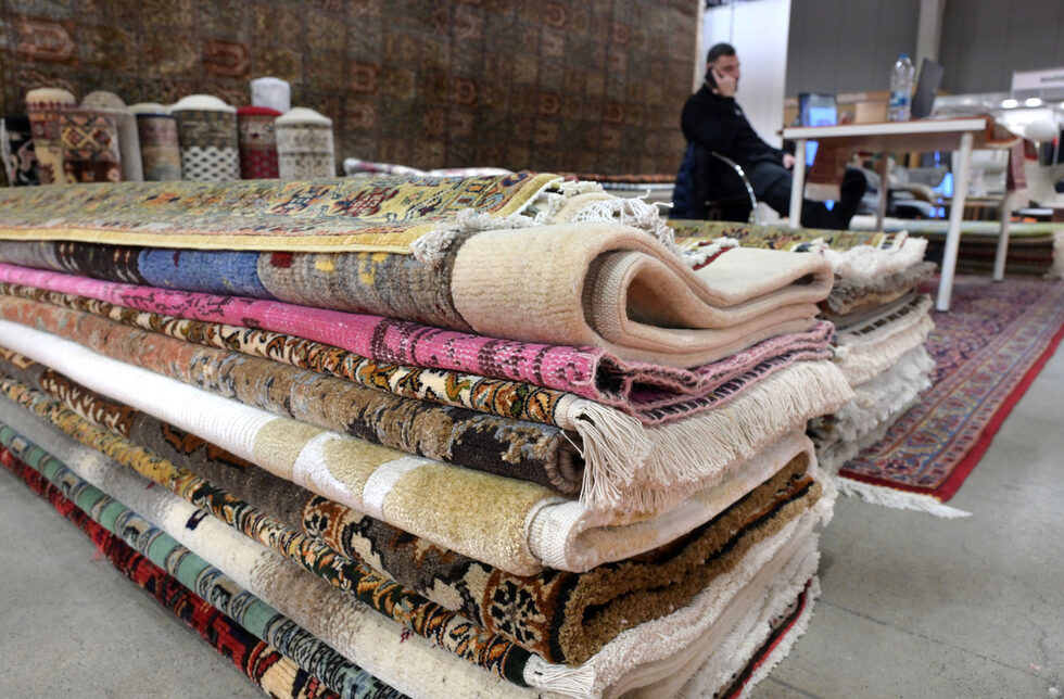 Мебелният бранш осигурява около 3% от БВП на България. Във фирмите от сектора са ангажирани над 50 хил. души, сочат данни на Браншова камара на дървообработващата и мебелната промишленост.