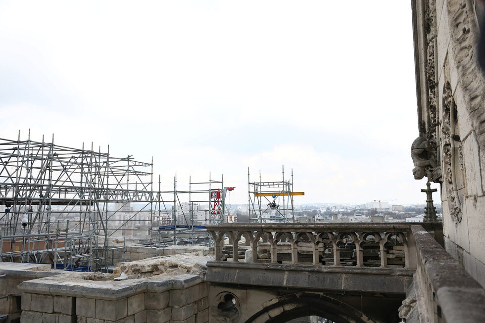 За възстановяването на западната кула са необходими 15 хил. каменни блока.