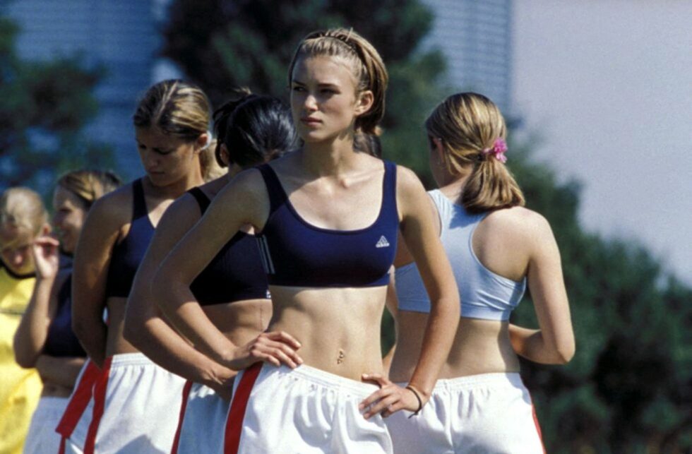 Във филма "Ритай като Бекъм" (2002).