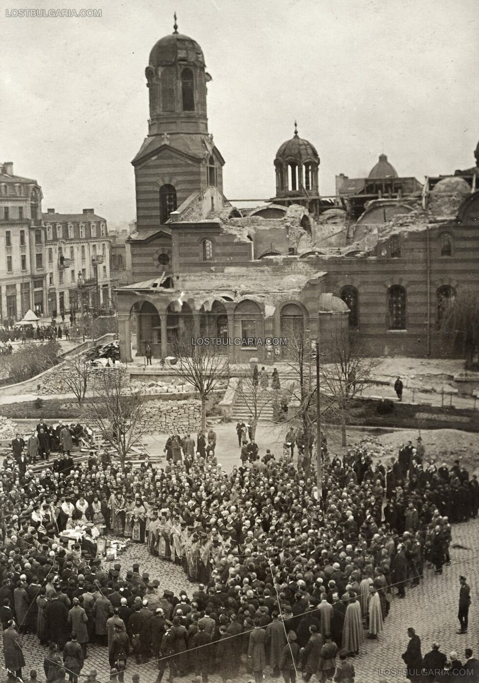 Финансова и логистична помощ за организиране както на атентата,така и на четите на партията за индивидуален терор, е оказвана не само от Коминтерна, но и от Главното политическо управление на СССР. От Москва е изпратен в България в помощ на военната организация на БКП военният специалист и офицер от ГРУ /Главното разузнавателно управление на Червената армия/ Михаил Фрунзе.
