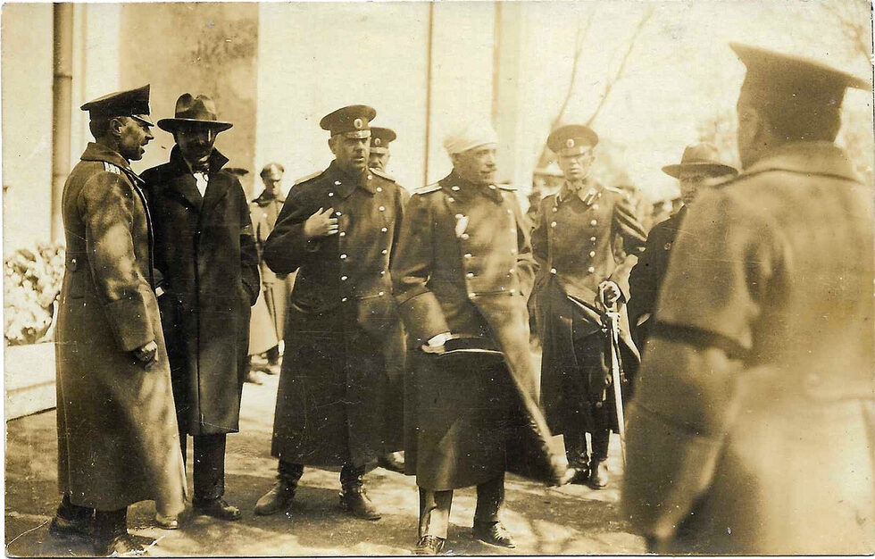 Военният министър ген. Иван Вълков, с бинтованата глава, е ранен, но превързан на място. Другият ранен министър е вътрешният Иван Русев. Правителството бързо информира по телеграфа до областните началници: "Царя и правителството спасени, редът запазен." Но репресивната машина на държавата се завърта на най-високи обороти. Обявено е военно положение, което са запазва до октомври 1925. Извън легалния наказателен ред изчезват и са убити по различни сведения между 300 и 400 българи, повечето от които изобщо не подкрепят въоръжената борба . Сред жертвите на контрамерките стават и поетите Гео Милев и Христо Ясенов, големият публицист и издател Йосиф Хербст, леви интелектуалци, които нито са комунисти, нито са поддръжници на насилственото завземане на властта.