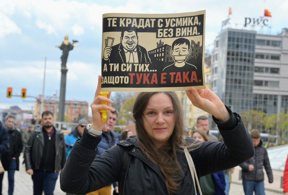 Организаторите коментираха, че прокуратурата действа по поръчка, а Висшият съдебен съвет отдавна е пресрочил мандата си, но поредно Народно събрание не открива процедура за избор на парламентарната квота в него.
