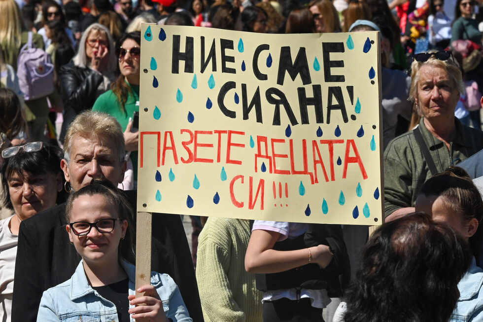Фотогалерия: Хиляди излязоха на протест в София в памет на Сияна Попова и жертвите на пътя