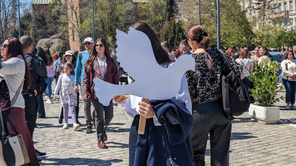 Фотогалерия: Хиляди излязоха на протест в София в памет на Сияна Попова и жертвите на пътя