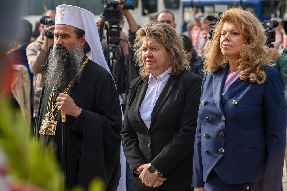 Председателят на парламента Наталия Киселова, патриархът и вицепрезидентът присъстваха и на двете церемонии.