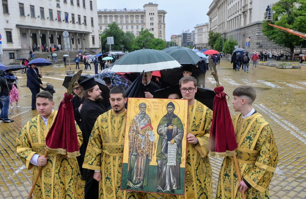 Фотогалерия: Един дъждовен празник на словото
