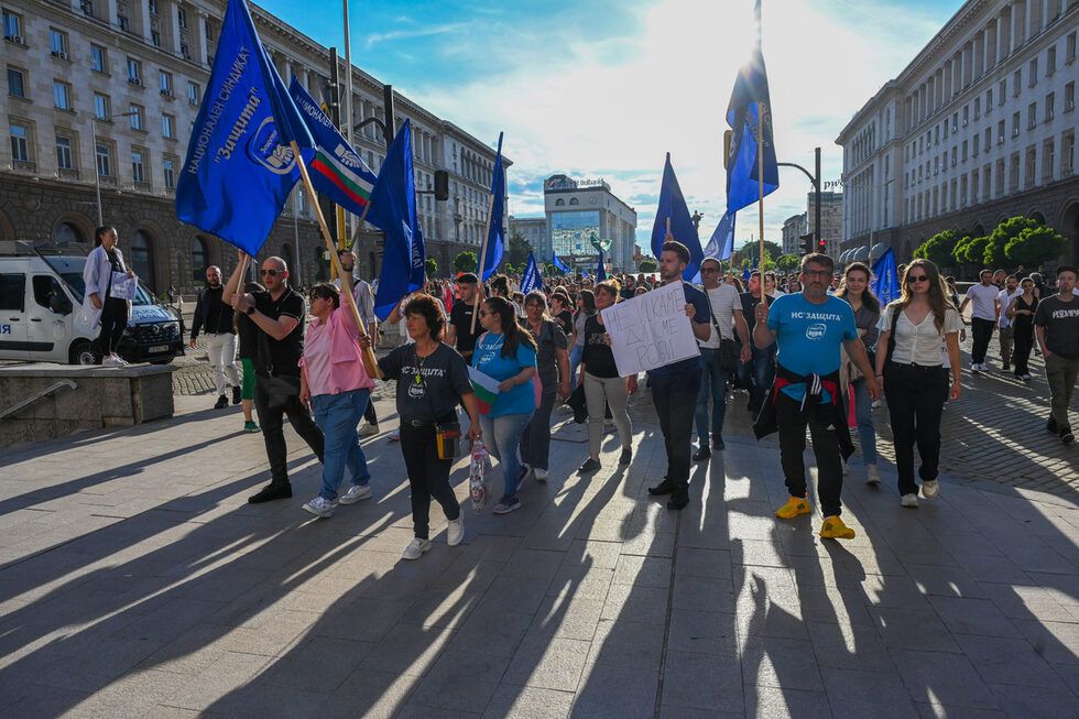 Фотогалерия: Протест на млади лекари за достойни условия и бъдеще в България