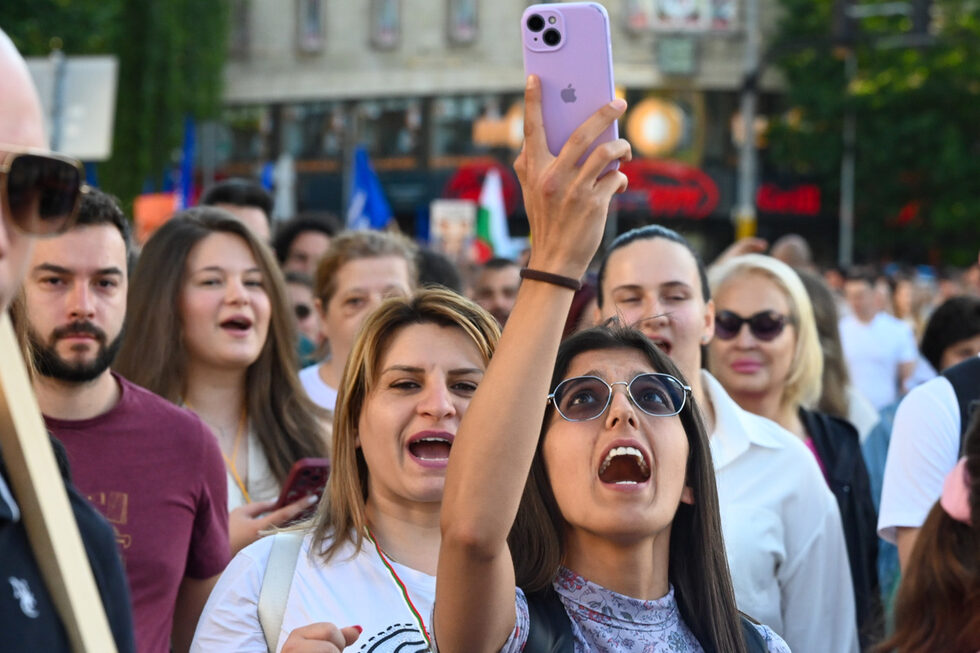 Фотогалерия: Протест на млади лекари за достойни условия и бъдеще в България