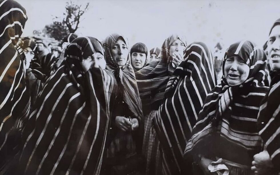 14 октомври 1969 г. Гара Топчии, Разградско. Женски очи, сълзи и мъка - това е написал под снимката авторът.