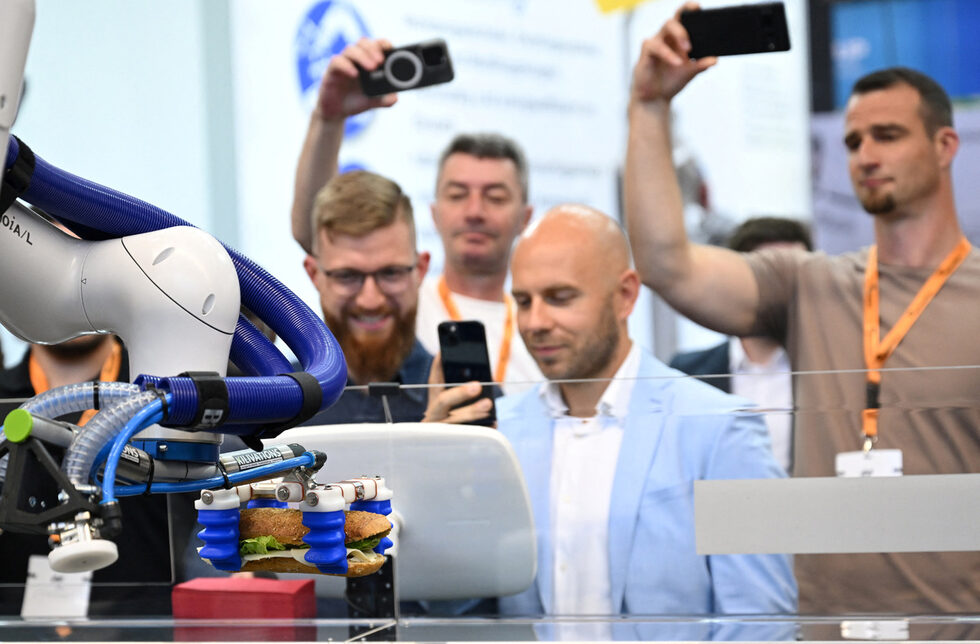 Automatica' е водещото международно изложение за интелигентна автоматизация и роботика, което се провежда в Мюнхен, Германия.<br /><br />Това изложение е ключова глобална платформа, събираща индустриални професионалисти и новатори, за да представят и обсъдят най-новите постижения в автоматизационните технологии<br />