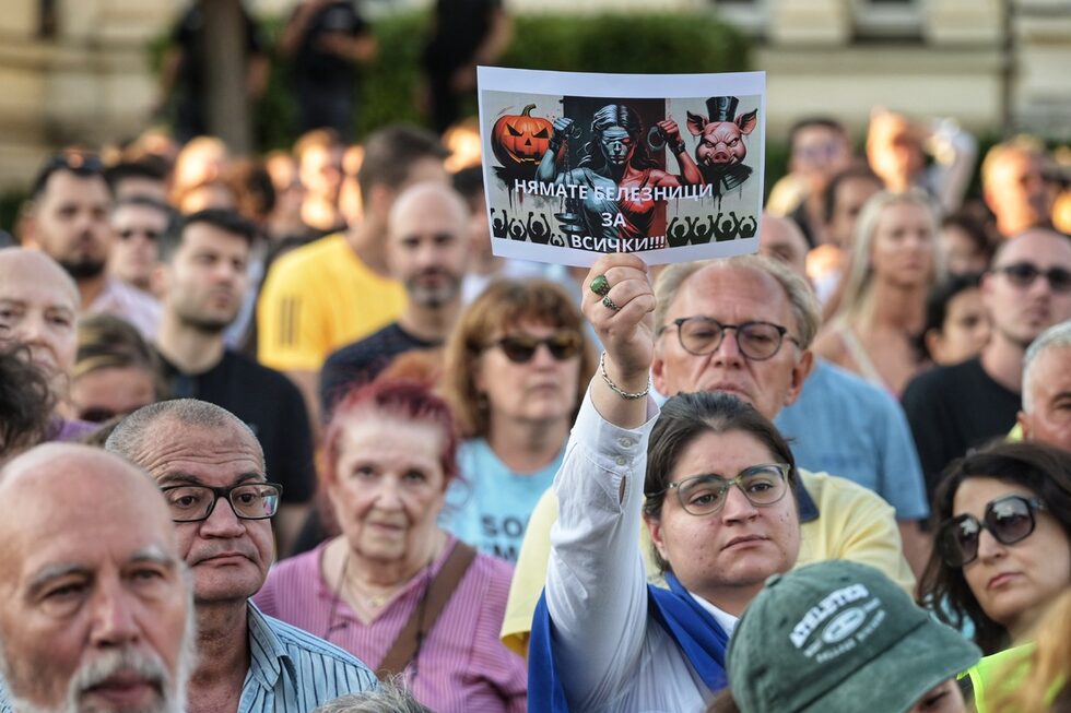 Върховенството на правото трябва да се отстоява всеки ден, каза съпредседателят на "Да, България" Божидар Божанков. Никой не може да приватизира правото, като превземе прокуратурата, добави той.