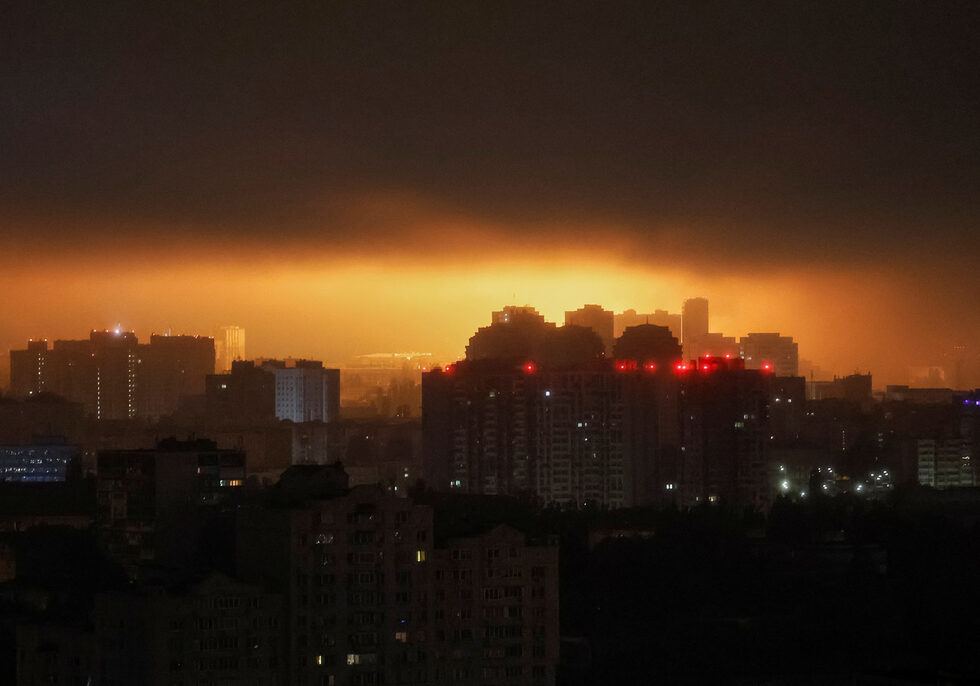 Експлозия на дрон по време на руски въздушен удар срещу Киев, Украйна.