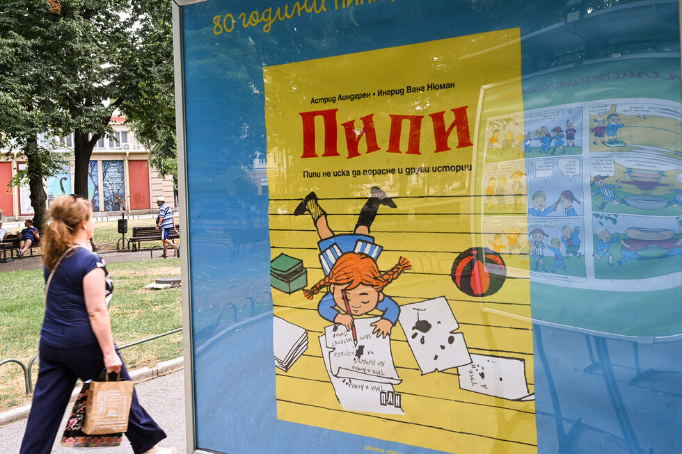 Една от причините книгата да е любима на толкова поколения читатели е, че тя е символ на свободата, пише "Капитал". Деветгодишното момиче живее само, прави каквото си иска, в епоха, когато религиозни и патриархални разбирания и порядки сковават обществото.