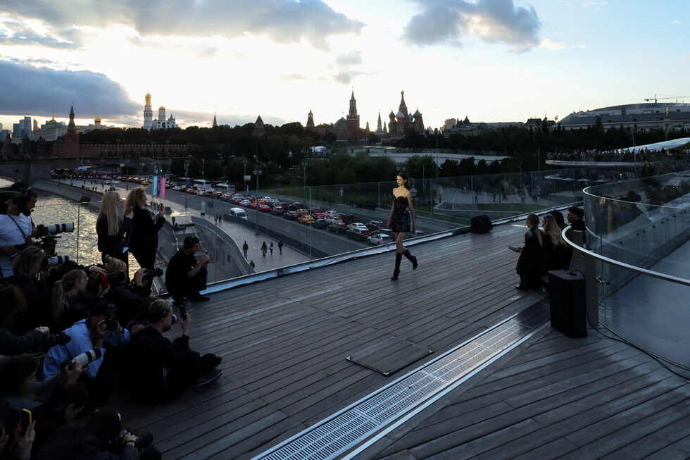 Кадър от Седмицата на модата в Москва, Русия.