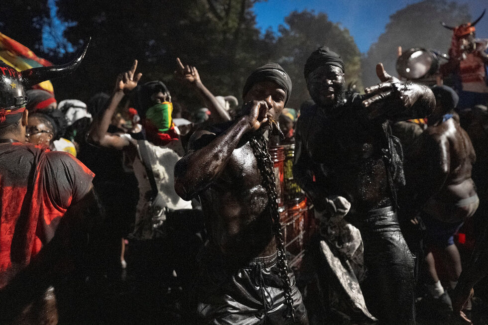 Кадър от празнуването на J'ouvert в рамките на ежегодния карнавал West Indian Day в Бруклин, Ню Йорк.
