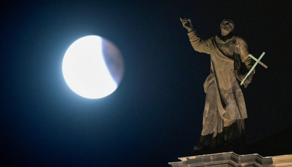 Фотогалерия: Кървавата Луна – магията на пълното лунно затъмнение