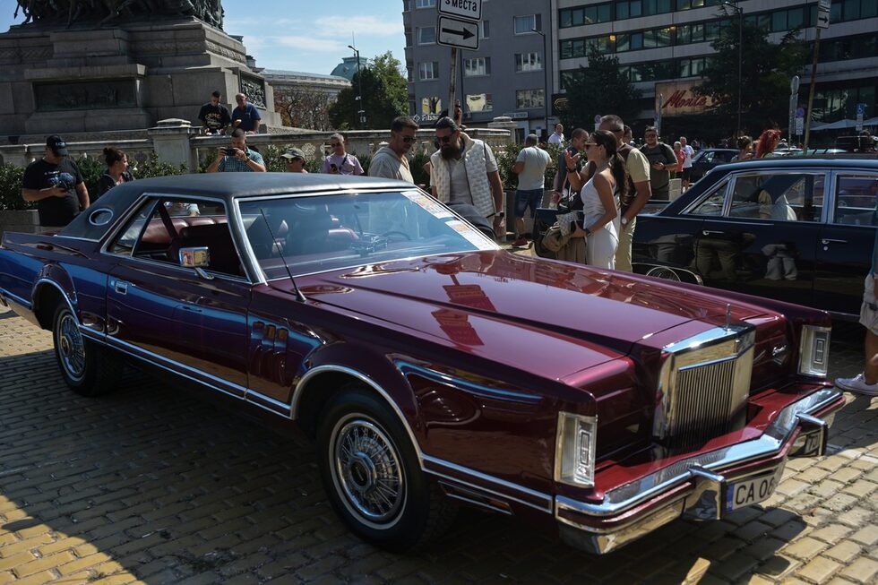 Фотогалерия: С авторетросалон в аванс започнаха проявите за Деня на София