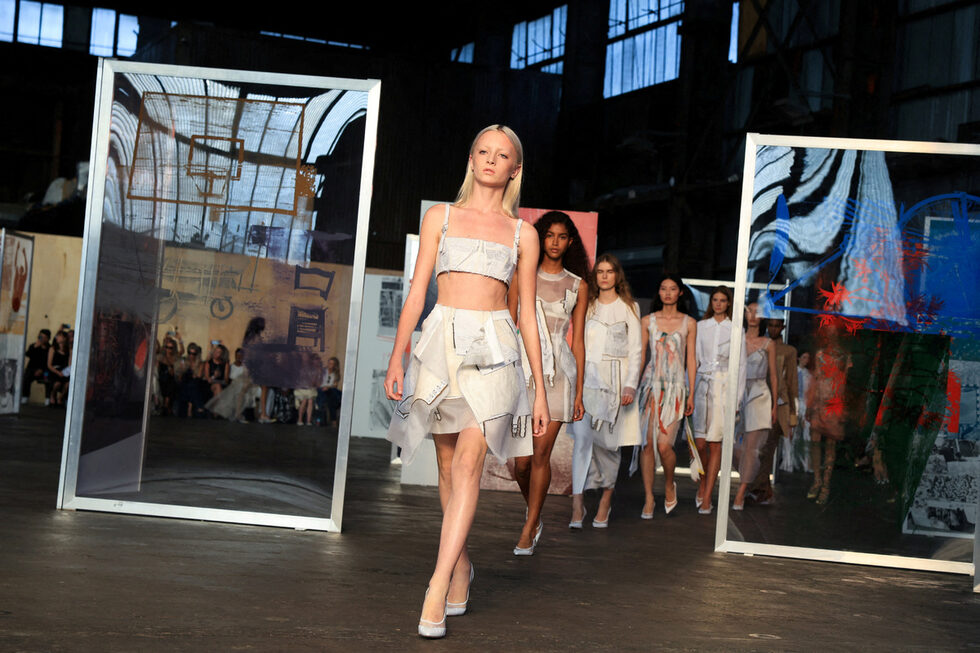 Модели представиха колекцията Jason Wu SS26 по време на седмицата на модата в Ню Йорк.