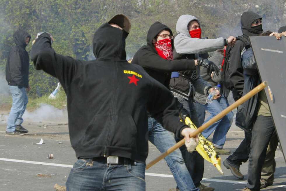 Фотогалерия: Антинатовски протести в Страсбург