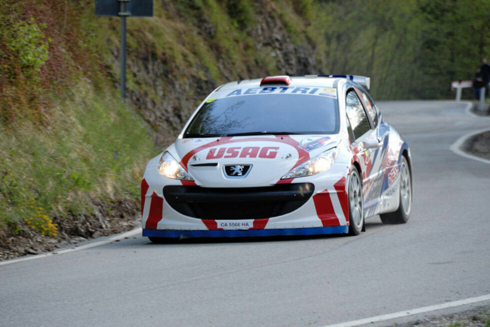 Европейският вицешампион за 2006 г. Крум Дончев с &quot;Пежо 207 S2000&quot; постигна най-добър резултат от петте български екипажа в <a href="http://dnevnik.bg/sport/2009/04/18/707442_donchev_i_iliev_specheliha_shesto_i_sedmo_miasto_v/">италианското рали &quot;Миле миля&quot;</a> и завърши на 11-о място в крайното генерално класиране на надпреварата. Състезанието беше първи кръг от европейския шампионат и след него българинът и неговия нов навигатор Петър Йорданов заемат шеста позиция сред пилотите, подали заявка за участие в него