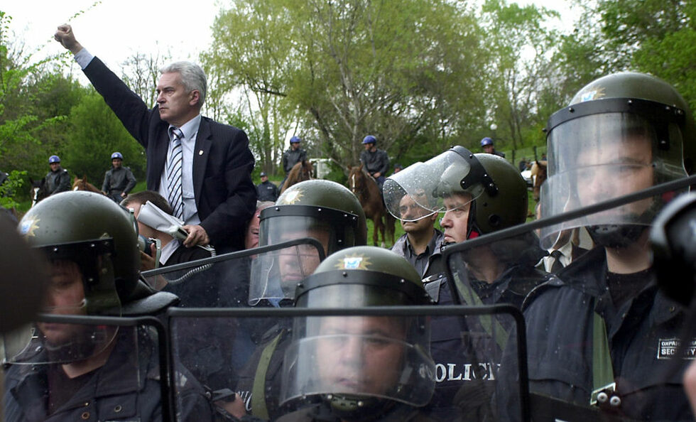 &nbsp;През 2006г. начело на протест срещу разполагането на бази на НАТО в България<br />