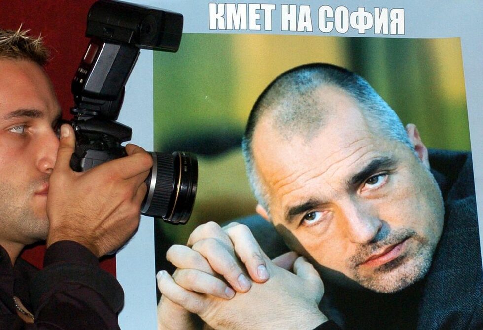По-малко от месец след като напусна МВР Борисов беше издигнат от инициативен комитет за независим кандидат за кмет на София в частичните избори, които бяха насрочени след като Стефан Софиянски напусна "Московска" 33, за да стане депутат.