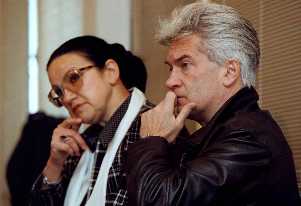 През 2003г. с бившия царски депутат Стела Банкова като част от кампанията &quot;Интелектуалци за мир. Против войната в Ирак&quot;<br />