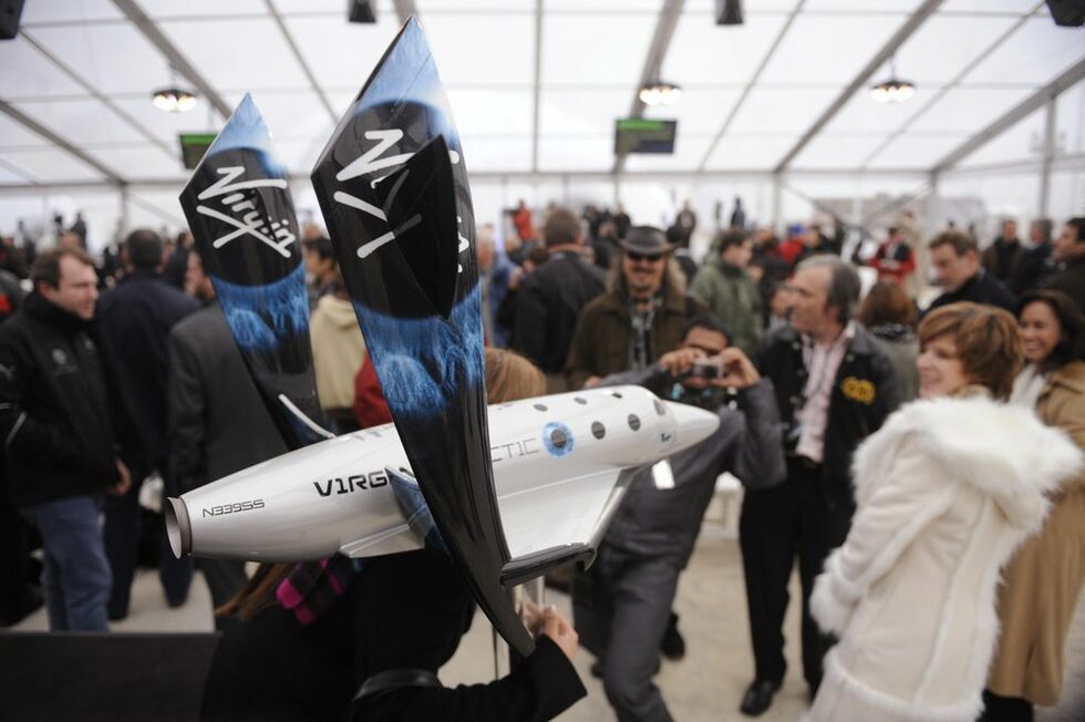 Прототипът на неговия кораб SpaceShipOne, който в момента се помещава в Националния музей на авиацията и космоса във Вашингтон, вече направи три суборбитални полета.