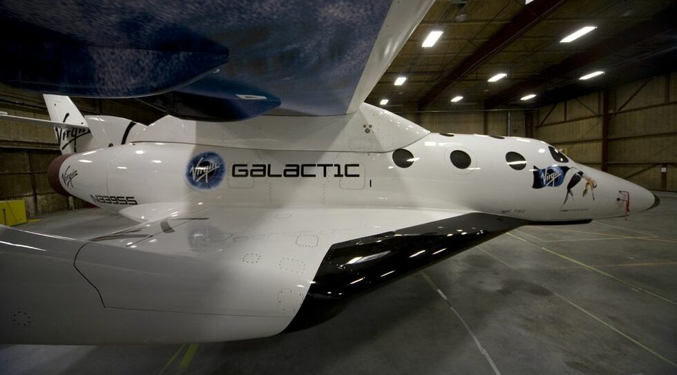 За неговия наследник SpaceShipTwo пък предстоят десет дълги месеца на атмосферни тестове, първият от които ще бъде още днес.