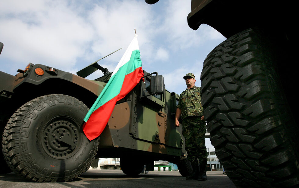 така и за военни цели... През 2008 г. България получи 53 джипа на стойност 16 млн. лв., като дарение от САЩ.<br />