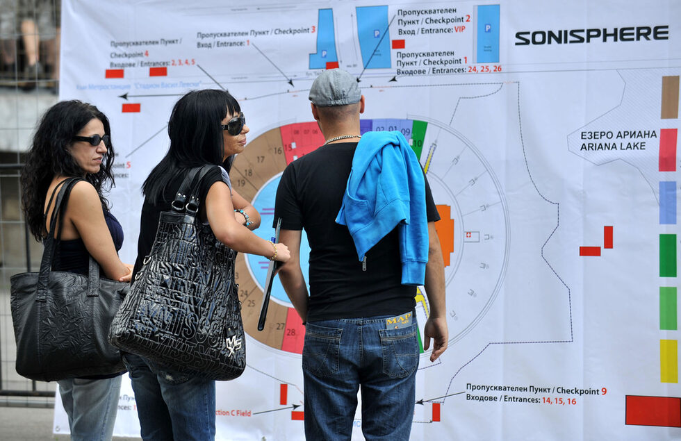Фотогалерия: Фенове преди фестивала Sonisphere в София