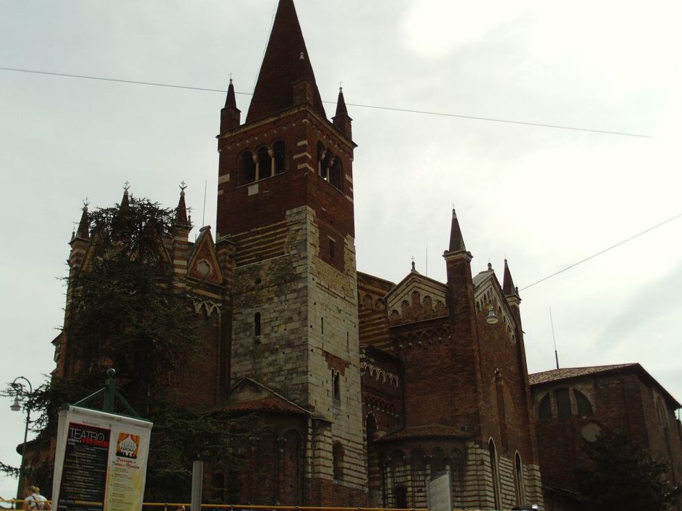 Още една красива църква по пътя към реката.