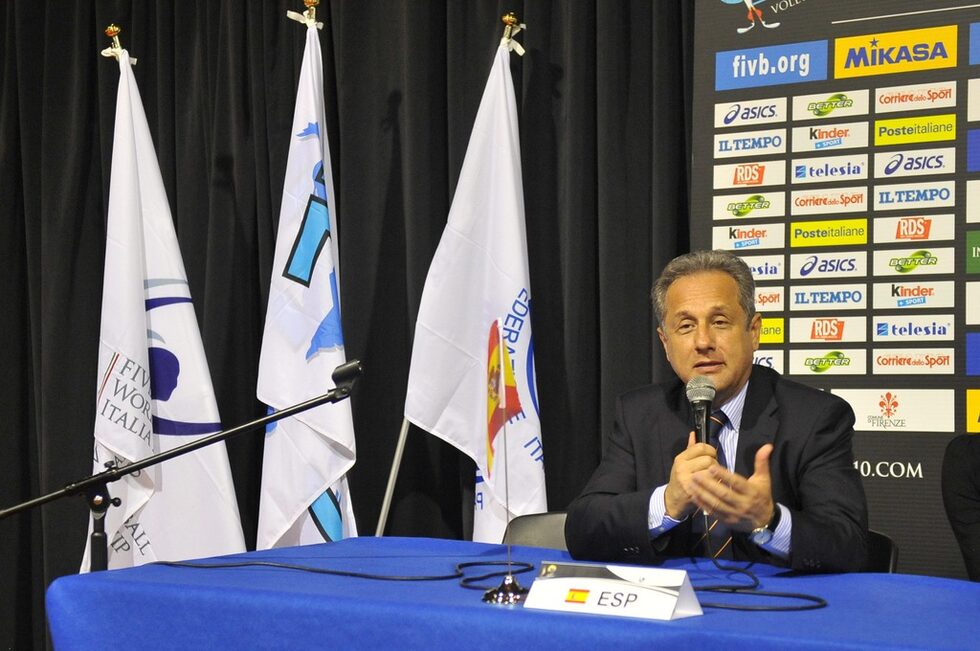 Аржентинският специалист <a href="http://www.dnevnik.bg/sport/2010/10/05/971658_prandi_ostana_dovolen_ot_igrata_velasko_pohvali/">Хулио Веласко заяви, че под ръководството на Силвано Пранди българският отбор е израснал много</a><br />
